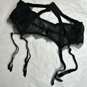 Victoria’s Secret• XS• black lace garter belt • no flaws | 1609